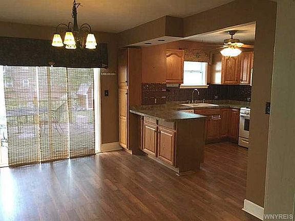 4th image of 258 Villa Ave