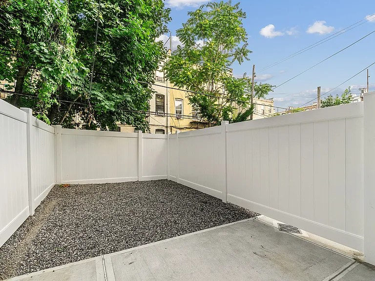 284 Suydam St #1L — Photo 10