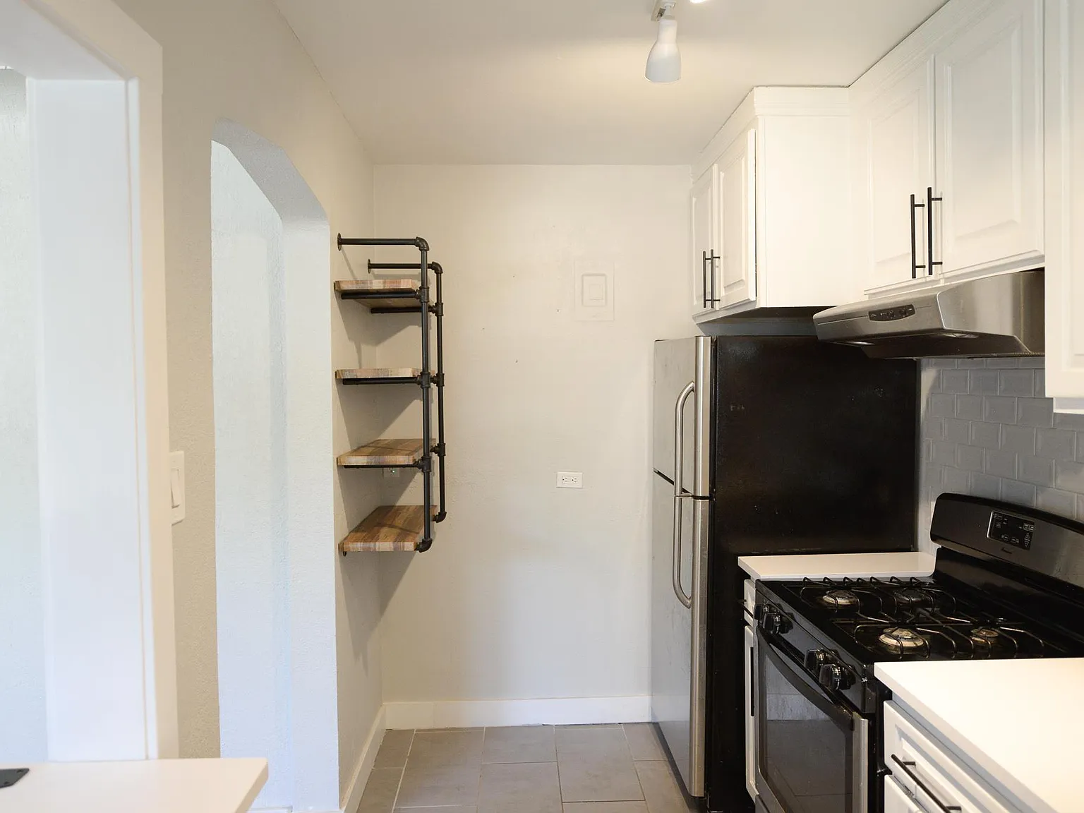2 bed, 786 sqft, $2,000 — Photo 3