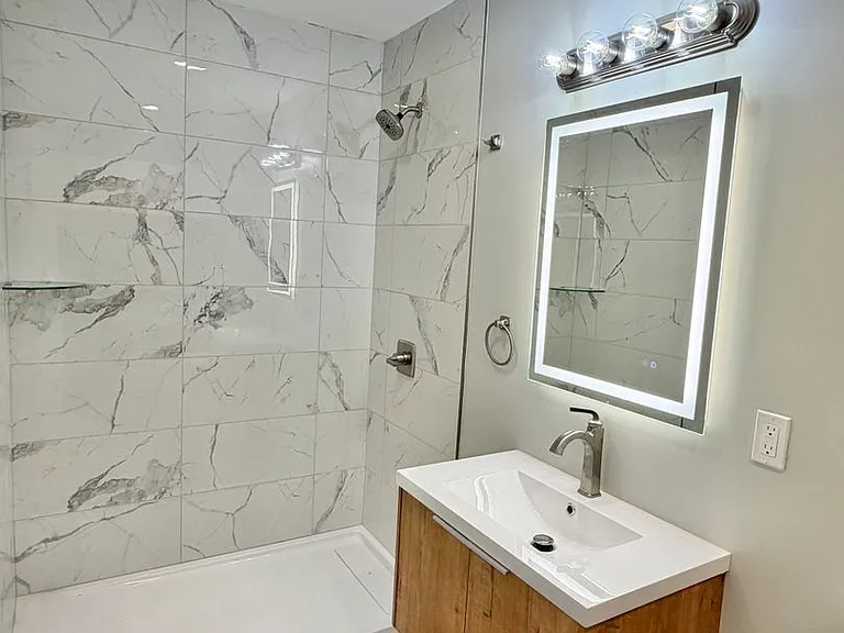 18 Cedar St — Photo 11
