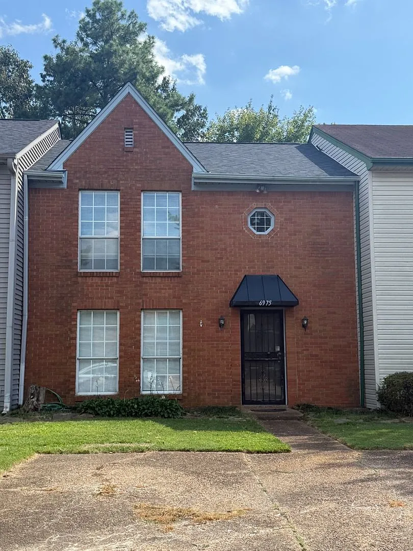 Beautiful 2 Bed, 2.5 Bath Townhouse in Memphis! — Photo 1