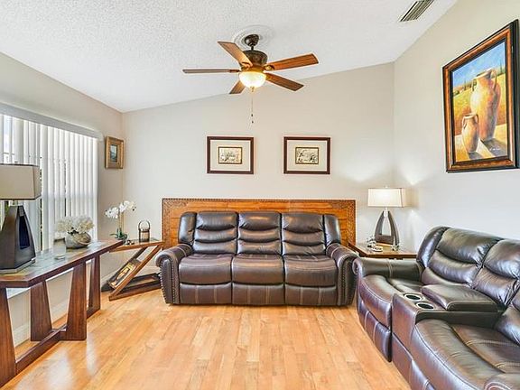 4th image of 537 Peace Dr