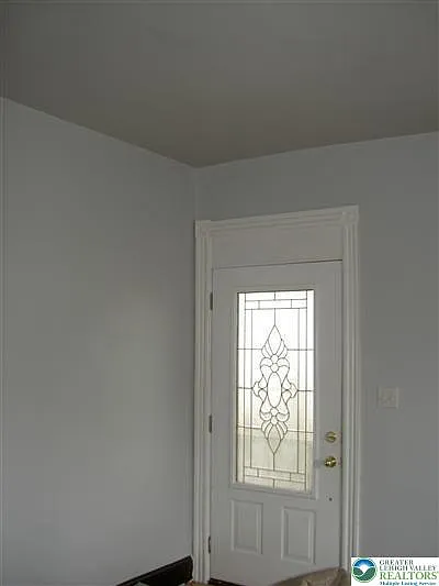 110 E Raspberry St — Photo 3