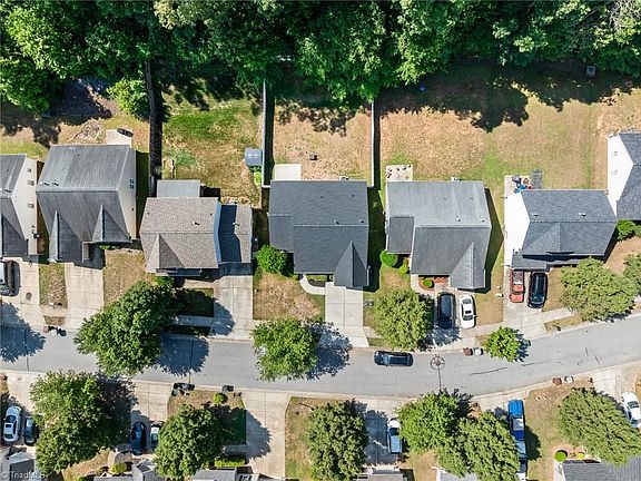 3rd image of 3932 Bluestem Dr