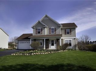 18 Barkwood Ln, Spencerport, NY 14559