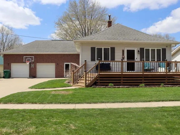 423 9th Ave SE, Independence, IA 50644