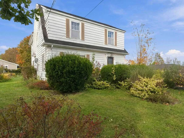 22 Hillside Ave, Wolfville, NS B4P 2B1