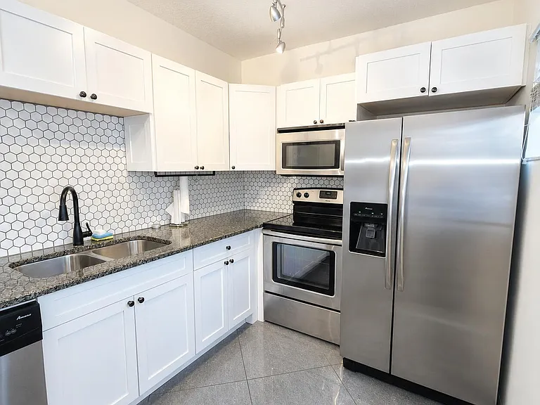 3709 S Olive Ave #301 — Photo 4