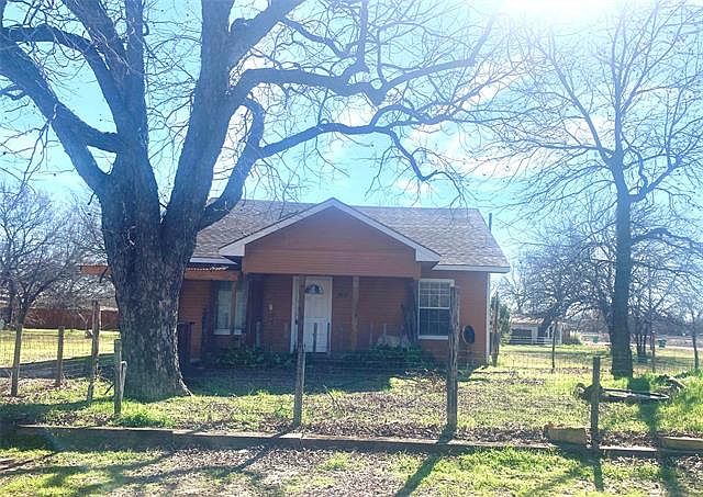 1st image of 204 N Trappier St
