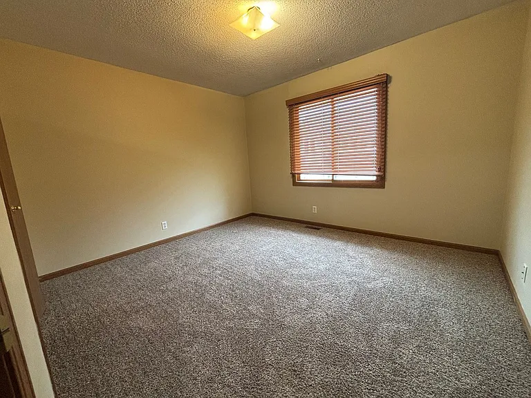 2135 S 46th Ave — Photo 10