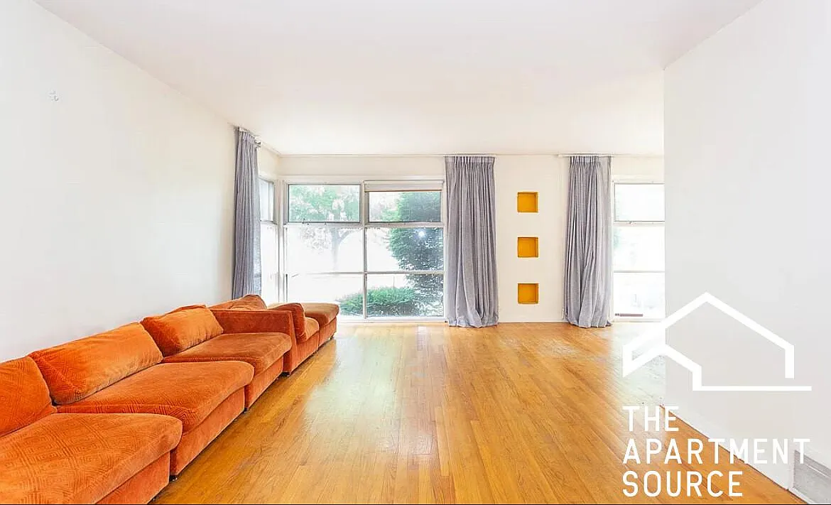 7407 North California Avenue — Photo 1