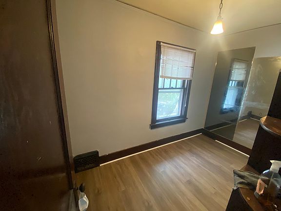 3rd image of 1124 E Bowman St #1/2