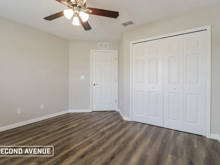437 Reading St — Photo 12