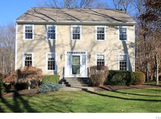 11 Stuart Dr, Newtown, CT 06470