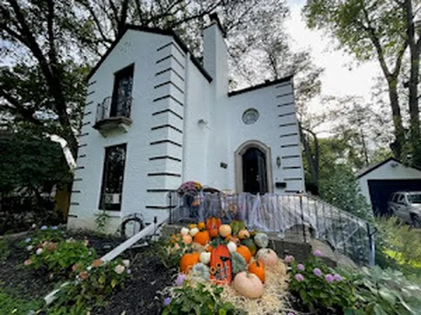 1990 Castlewood Rd, Highland Park, IL 60035