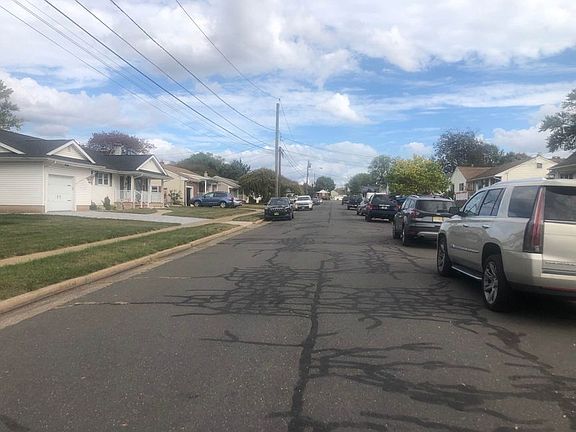 Exterior Neighborhood (street photo)