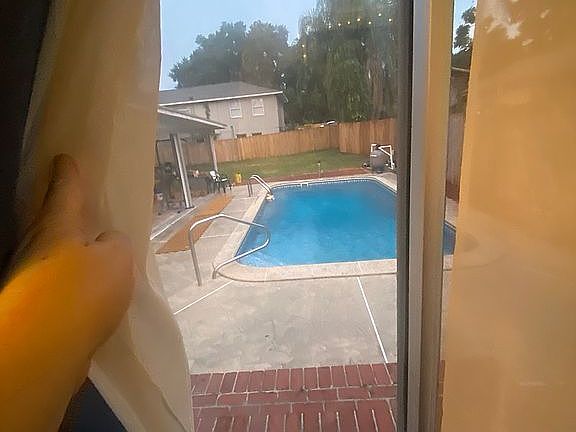 3rd image of 946 Avenue E NE
