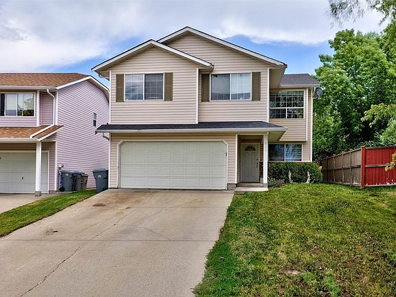2nd image of 833 Regent Cres