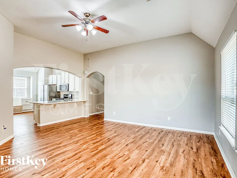 4810 Bay Vista Dr — Photo 3