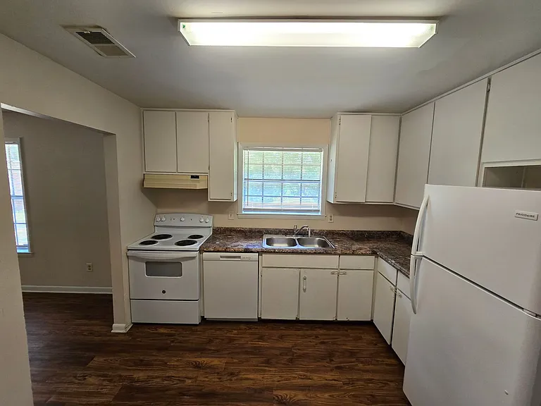 4250 N 8th Ave #1 — Photo 4