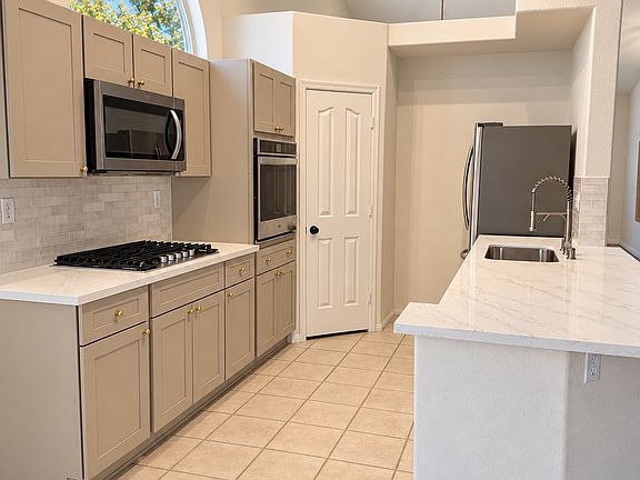 3rd image of 258 Sandrock Pointe Ln