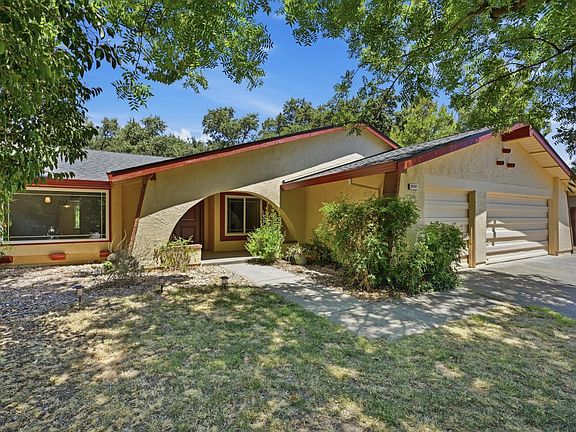 3rd image of 8337 Canyon Oak Dr