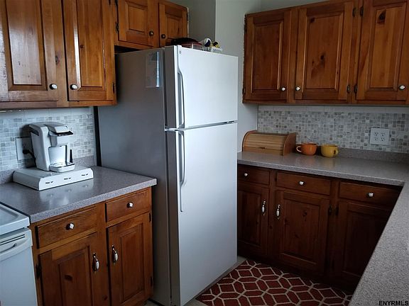 4th image of 41 Pleasant Ct