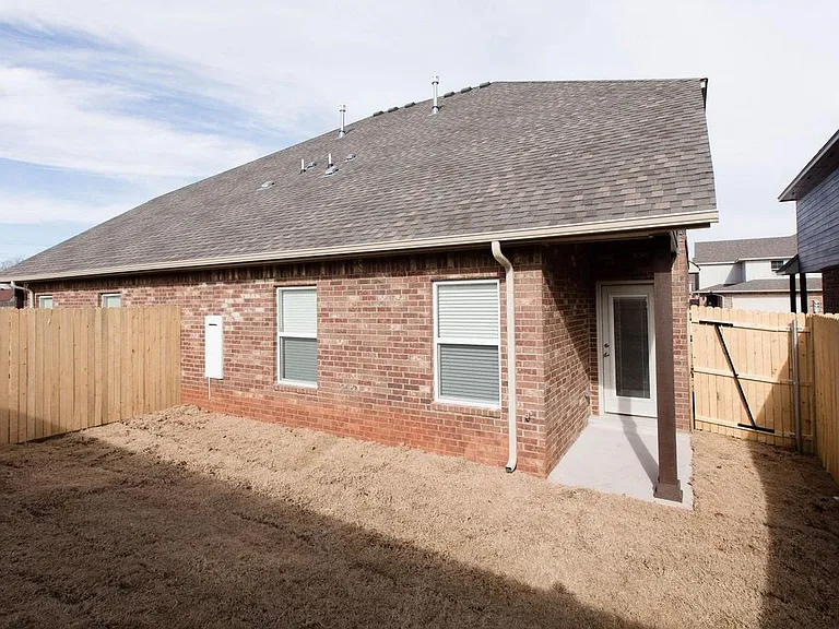 2224 Buena Vida Ln — Photo 38