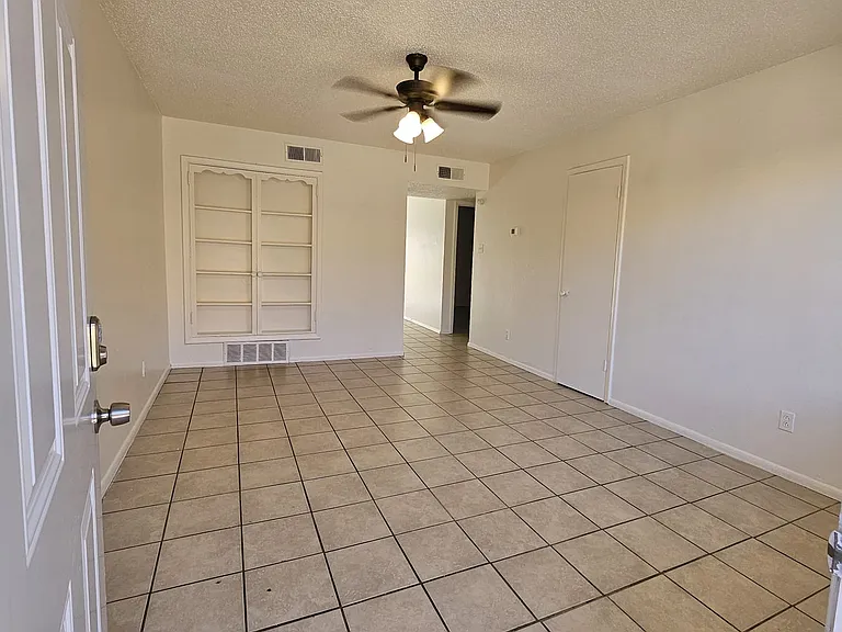 521 Palomas Dr SE #C — Photo 6