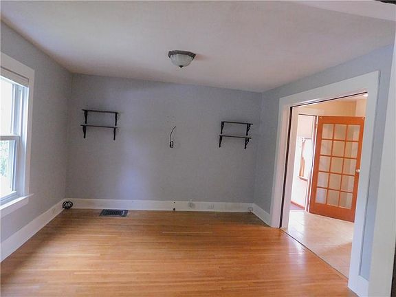 3rd image of 10 Clark St