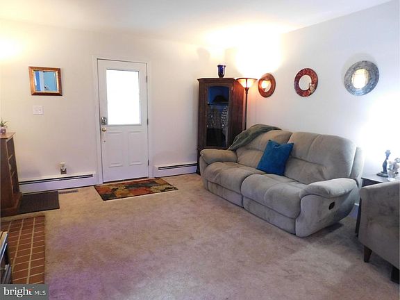 5th image of 417 Colonial Ave
