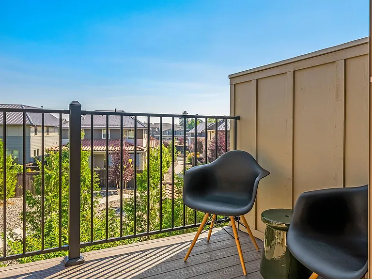 Upstairs deck & seating