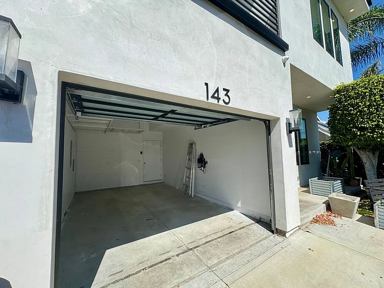 143 N Ardmore Ave — Photo 26
