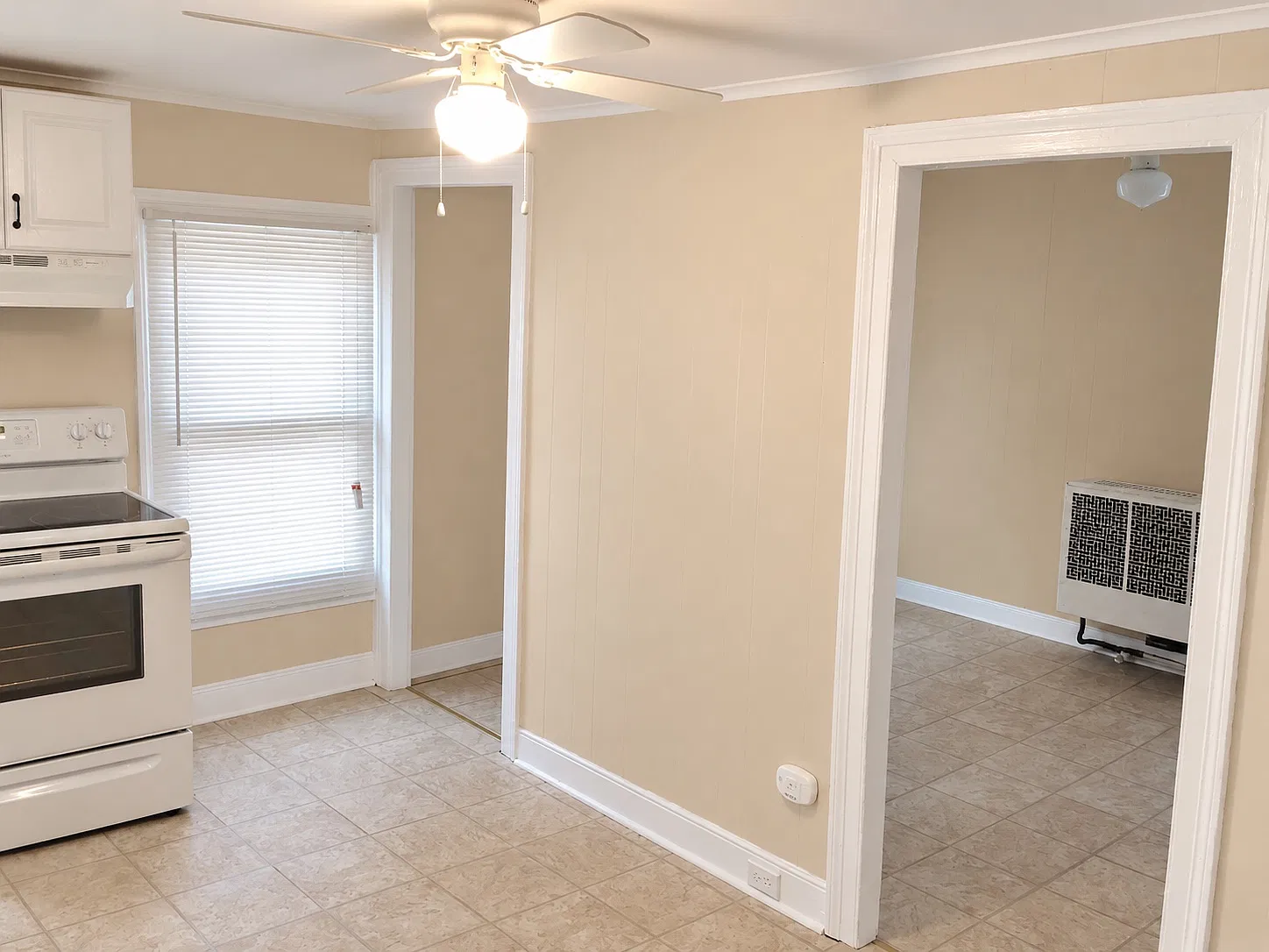 Studio, 300 sqft, $925 — Photo 3