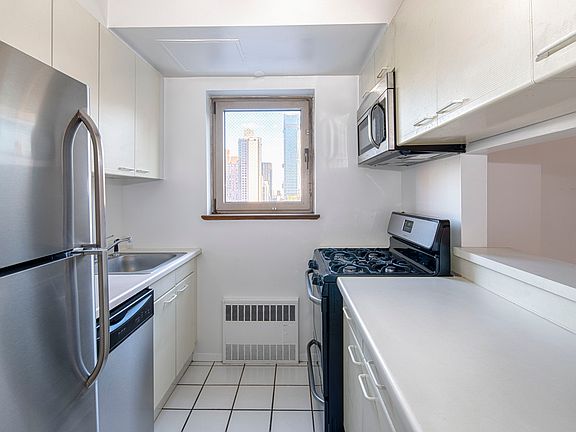 5th image of 200 E 89th St APT 5G