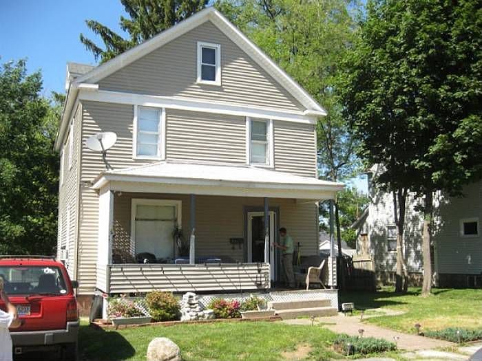 2nd image of 216 12th St