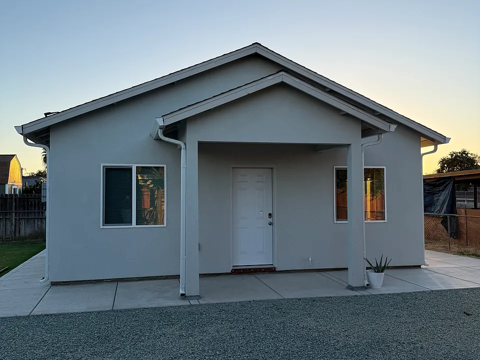 343 E Warren Ave
