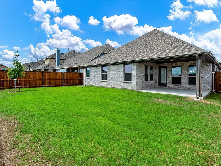 6026 Priory Dr — Photo 18