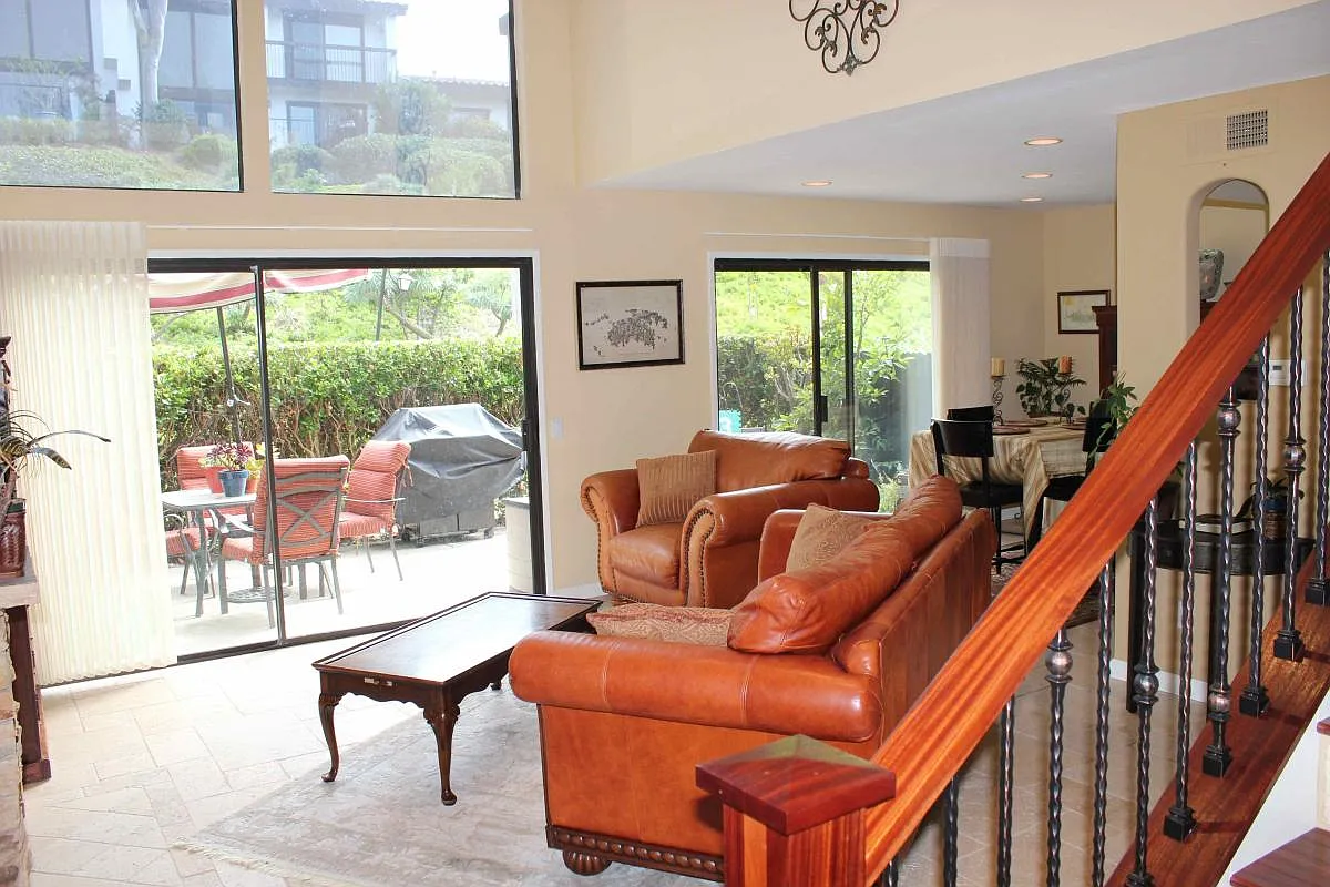 3 bed, 2.5 bath, 1737 sqft, $6,800 — Photo 2