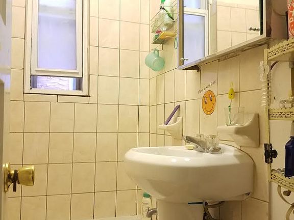 3rd image of 3735 Crescent St APT 6
