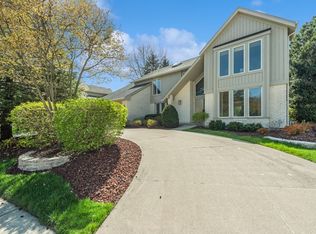 16 Kenmore Ave, Deerfield, IL 60015