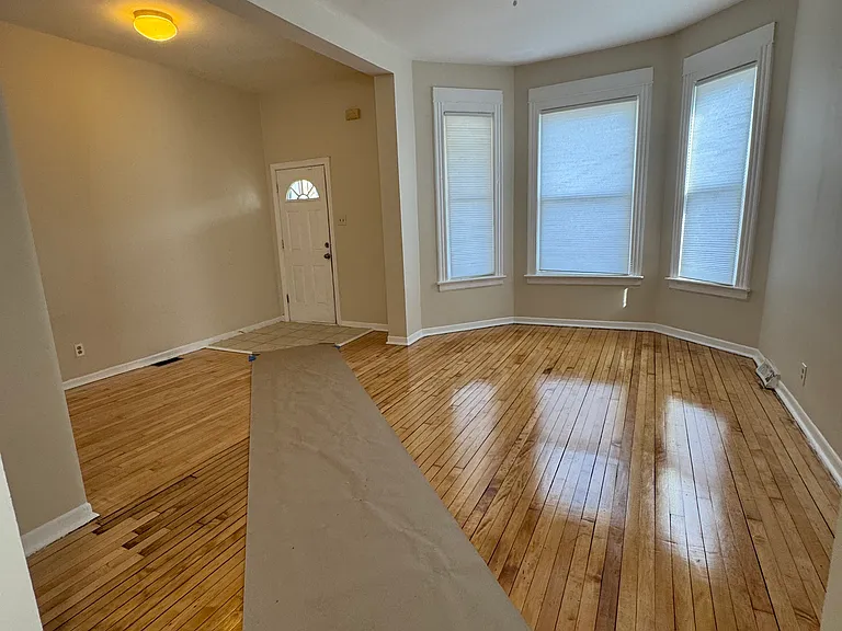 5526 S Throop St — Photo 6