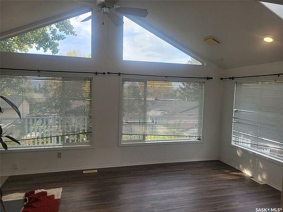 3rd image of 382 Appleby Cres