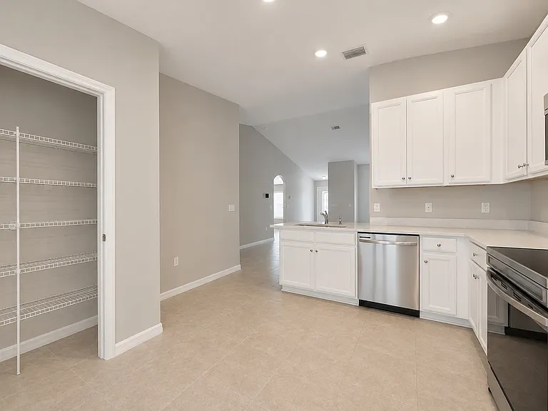 8 Linda Pl #B — Photo 9