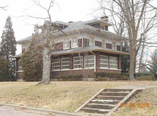315 Spruce St, Pana, IL 62557