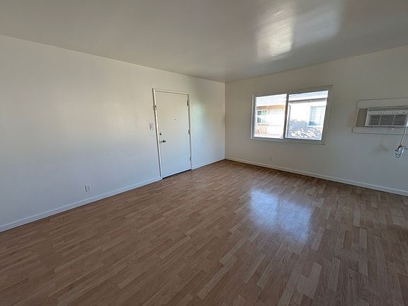 4th image of 7047 Fulton Ave #4