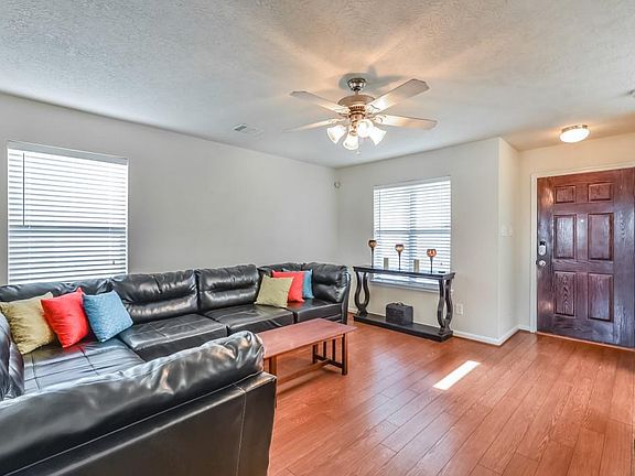 5th image of 435 Silky Leaf Dr