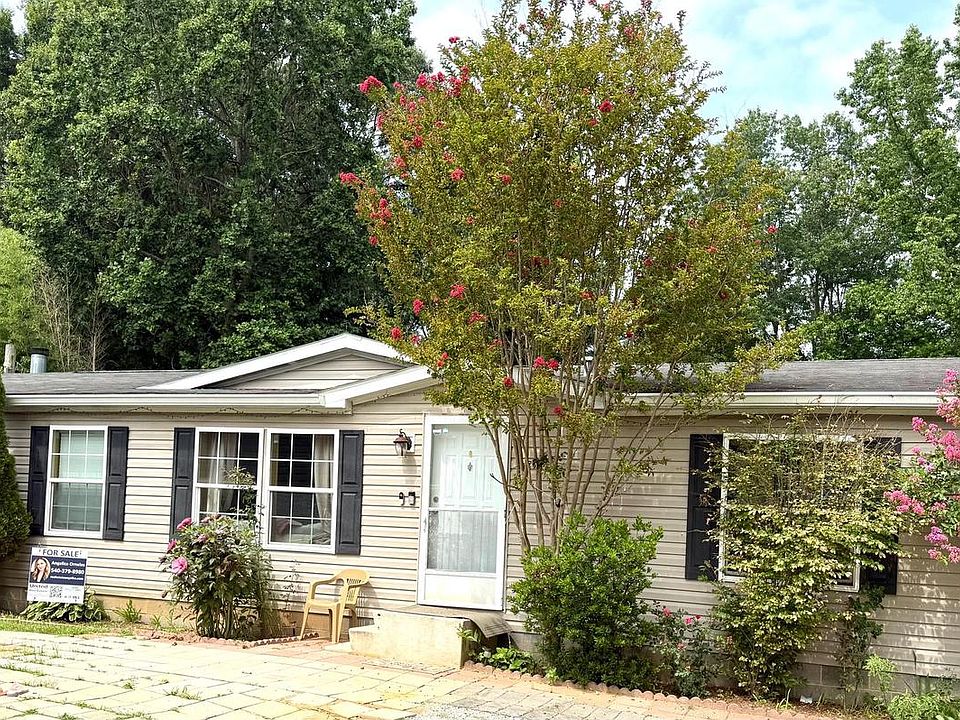 1st image of 5 Garden Ln
