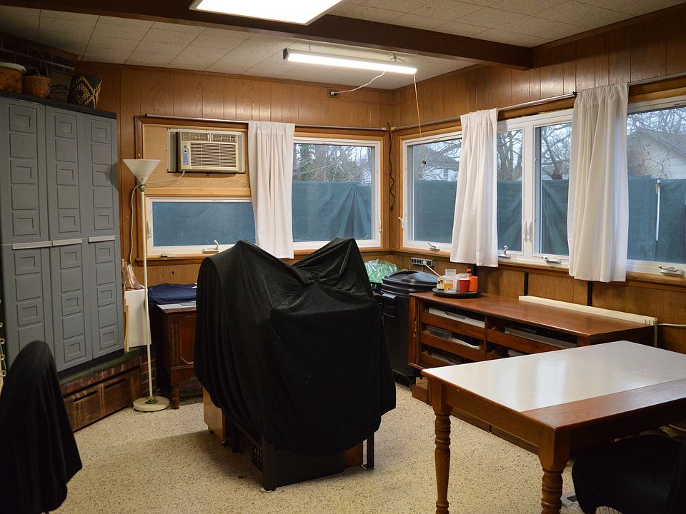 1st image of 42 Woodhull Ave