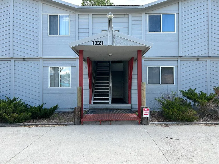 1221 E Adams — Photo 33
